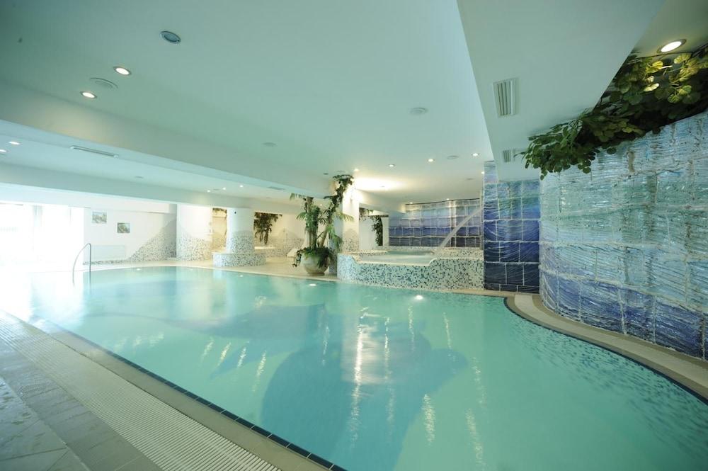 Luna Wellness Hotel Folgarida Bagian luar foto